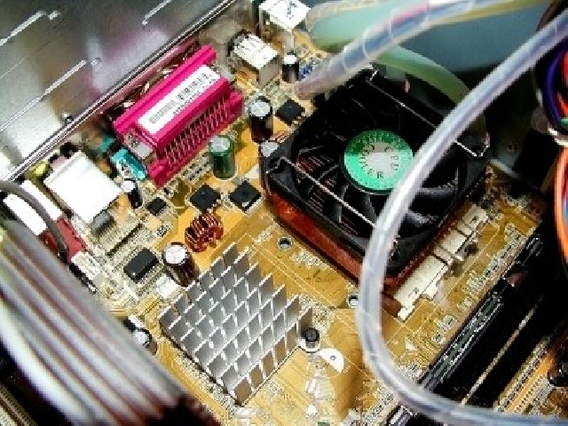 Foto 1 - Montagem e manutenção de computadores